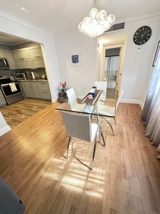 Building Photo - 370 Piedmont H