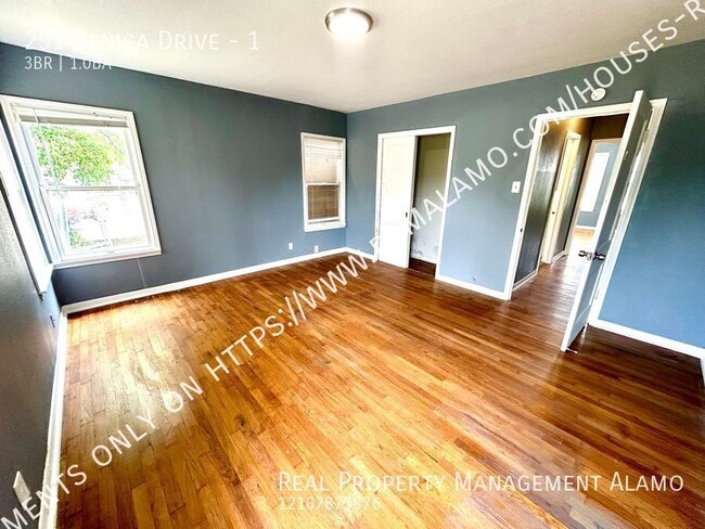 Building Photo - **APPLICATION RECEIED** *MOVE IN SPECIAL!*...