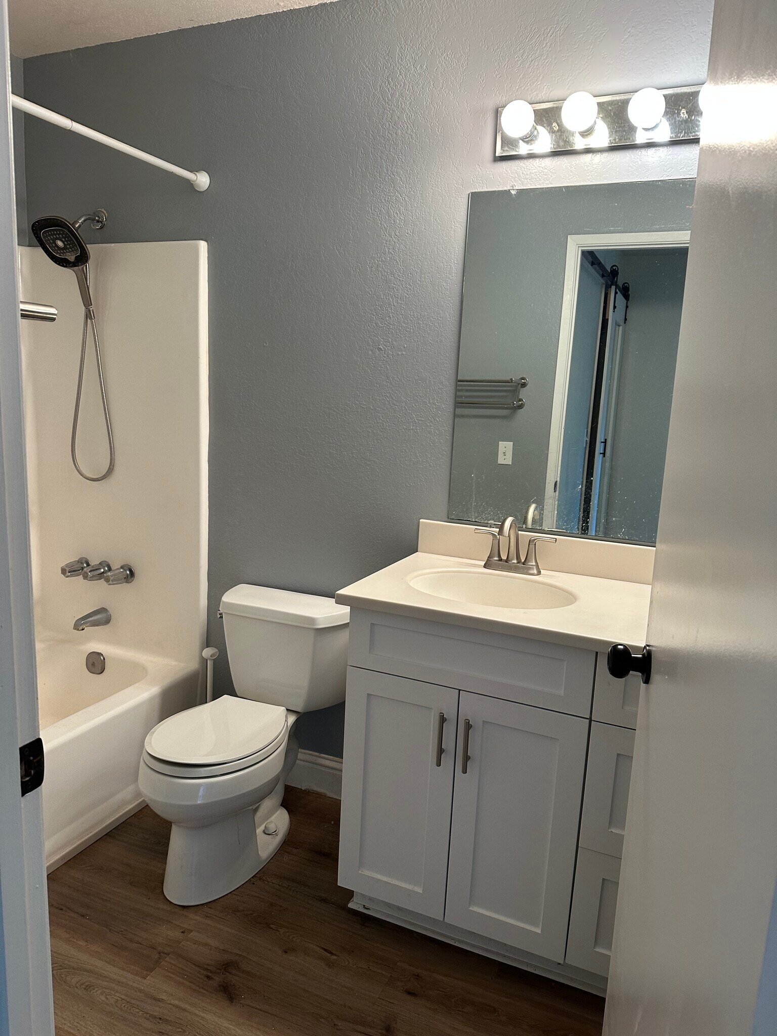 Master bath - 644 Craig Ave