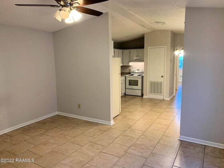 Building Photo - 220 Briarcliff Dr