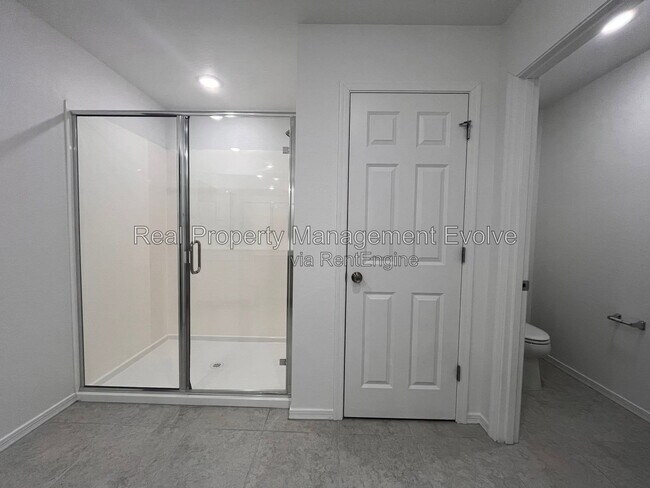 Building Photo - 4617 S 108th Ave