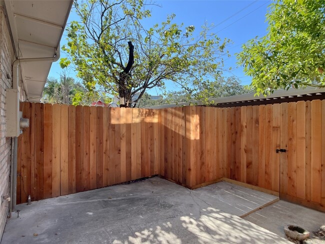 Building Photo - 3737 Wakeforest St