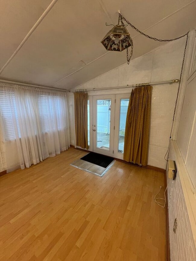 Building Photo - 2500 Linwood Rd