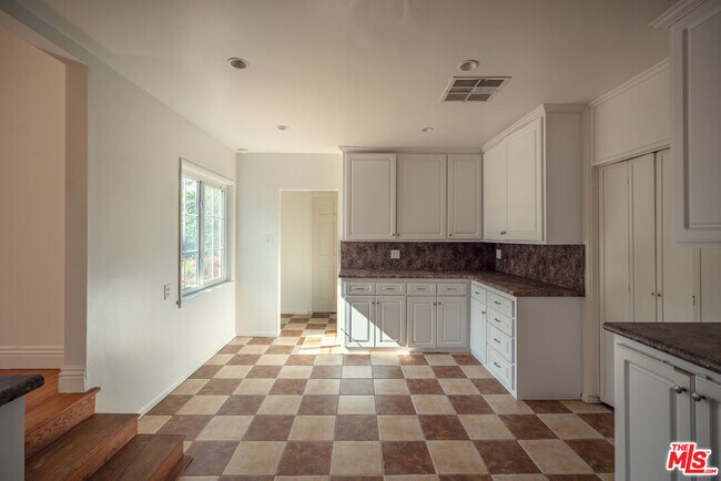 Building Photo - 4141 Verdugo View Dr