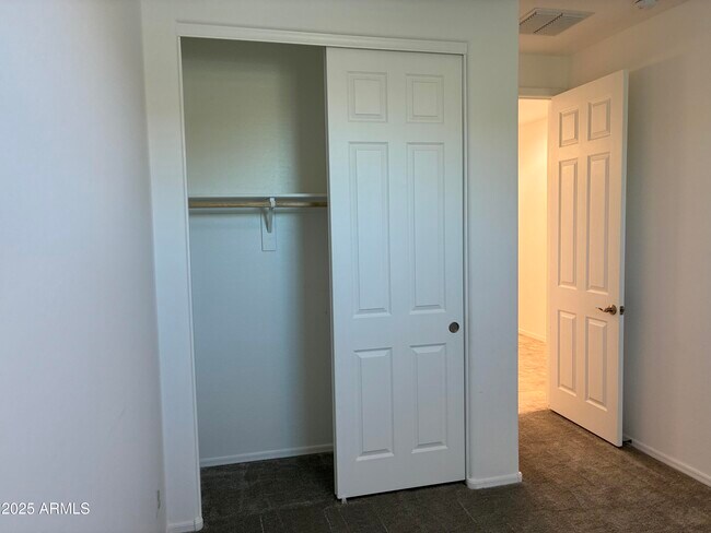 Building Photo - 813 S 107th Dr
