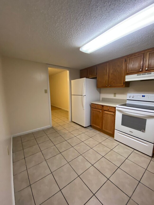 Building Photo - 185/187 Shoemaker Ct