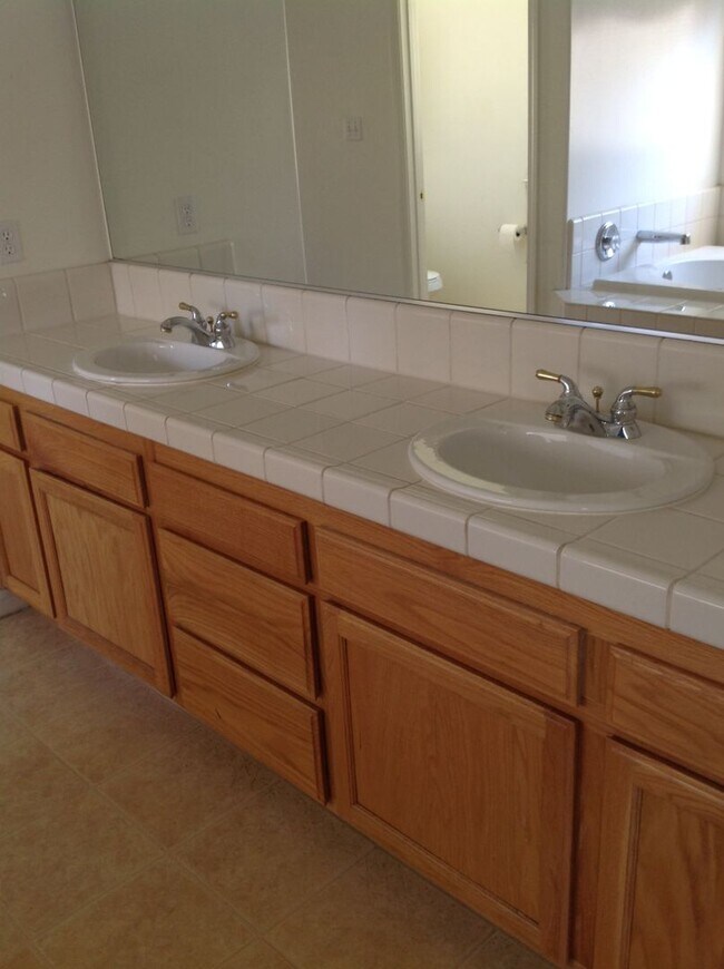 Building Photo - 504 Tabor Way