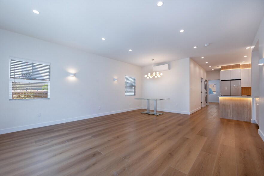 Building Photo - 1448 S Holt Ave