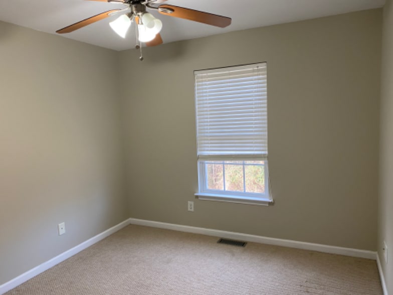 Building Photo - 182 Montvale Rd