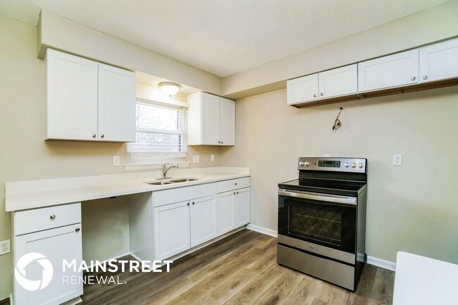 Building Photo - 2684 Glenbriar St
