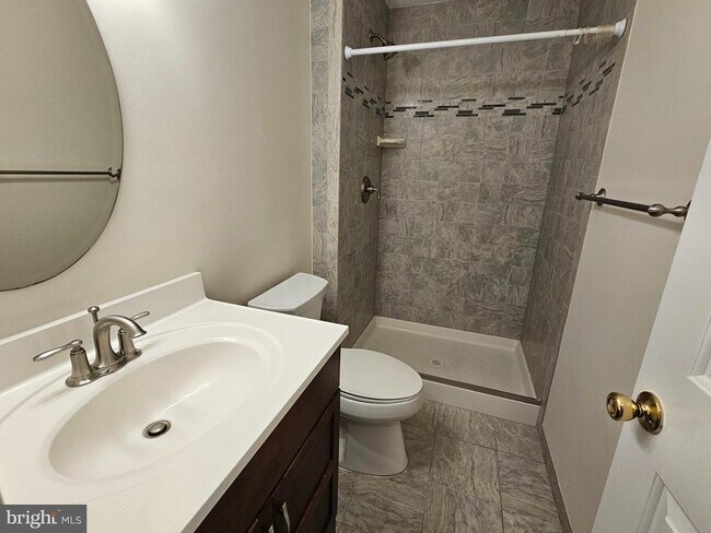 Building Photo - 12109 Greenway Ct