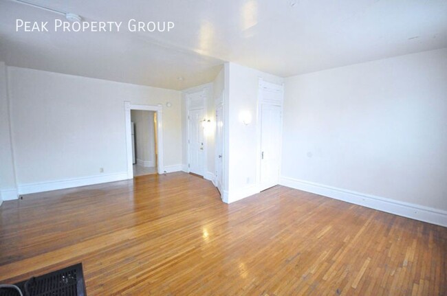 Building Photo - 248 1/2 W. 5th Avenue Front-