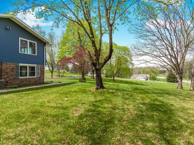 Building Photo - 1870 Sand Ridge Ct