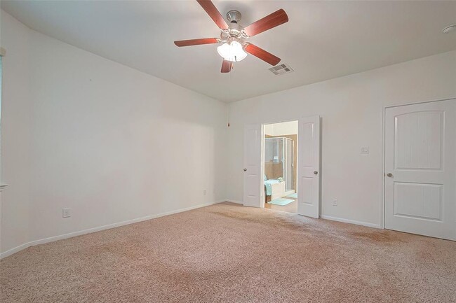 Building Photo - 1924 Honey Laurel Dr