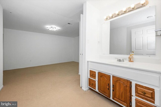 Building Photo - 16110 Hayshire Ct