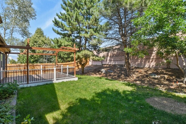 Building Photo - Stunning 5 Bedroom in School District 20
