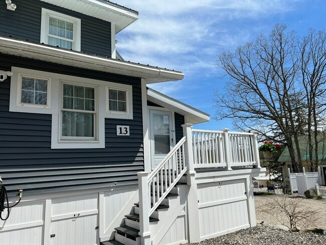 Building Photo - 54 Center St