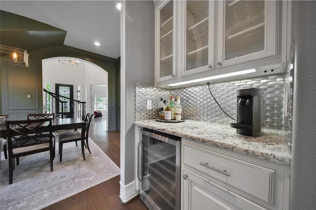 Building Photo - 1332 Gardenia Dr