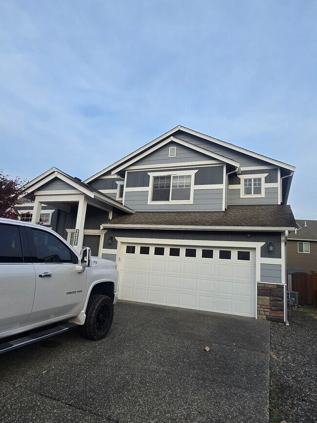 Building Photo - Welcome to this beautiful 4-bedroom, 2.5-b...