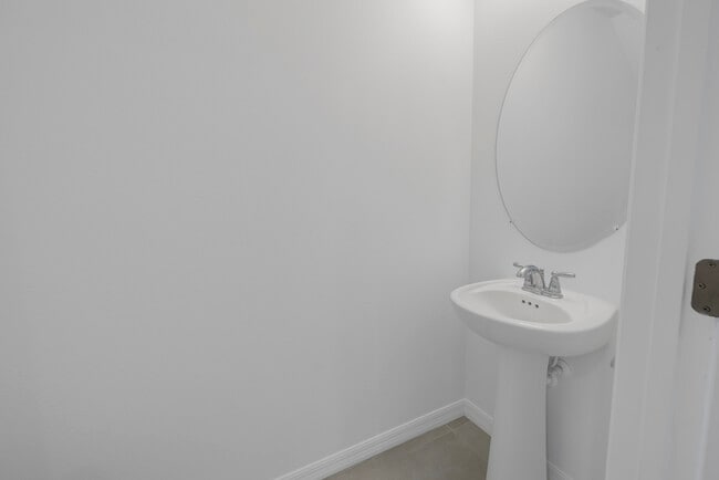 Powder Room - 6111 Fairmont Ln