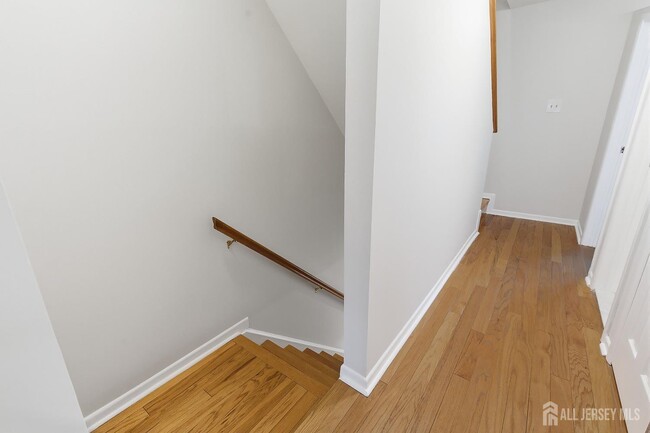 Building Photo - 60 Hampshire Dr