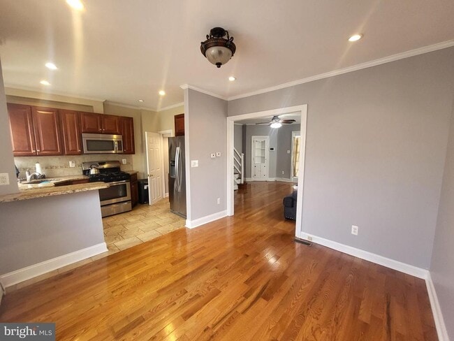 Building Photo - 1120 Roosevelt Dr