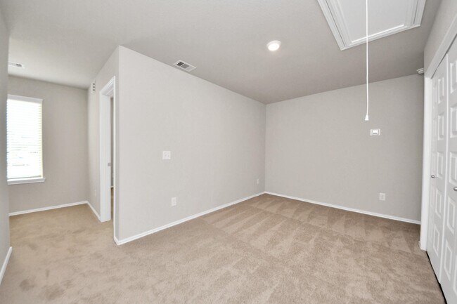 Building Photo - 21235 Mem Vis Dr