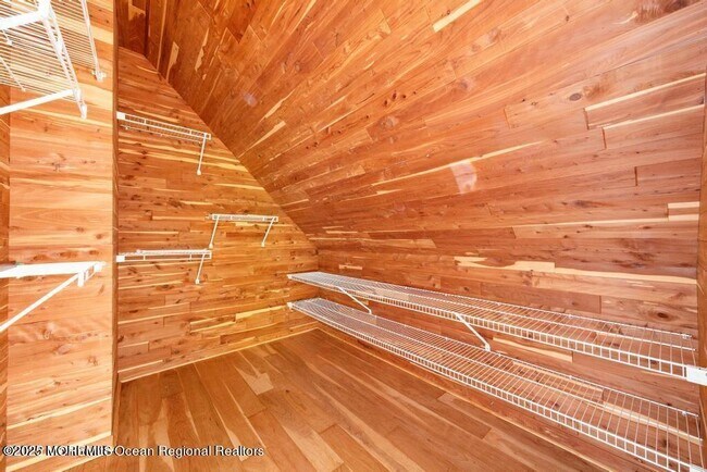 Building Photo - 18 Sheraton Ln