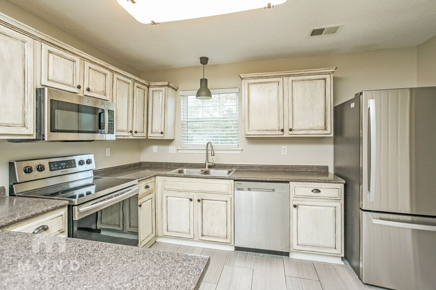 Building Photo - 7322 Green Ash Dr
