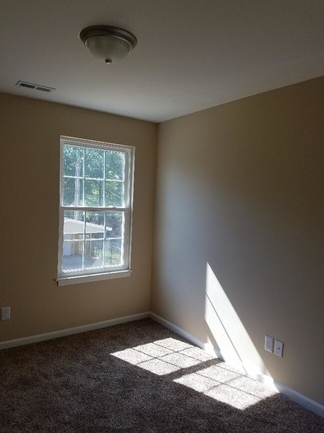 Building Photo - 1911 9th Ave N