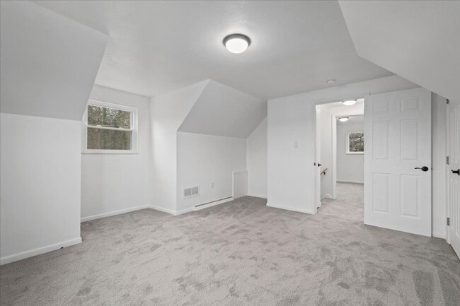 Building Photo - 1303 Cloverdale St