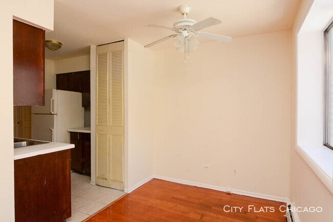 Building Photo - 850 W Margate Terrace