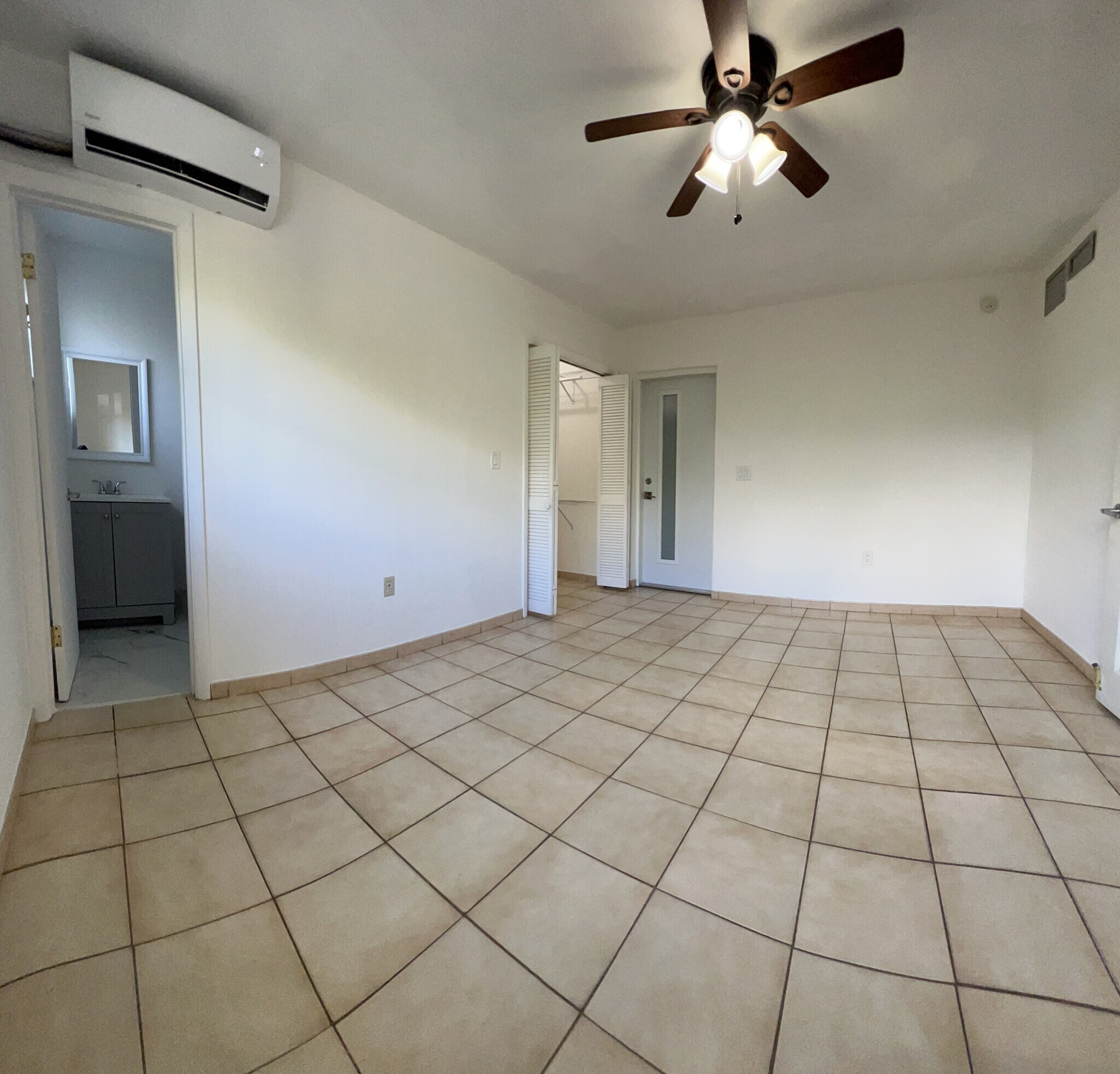 Building Photo - 501 SW 60th Ct