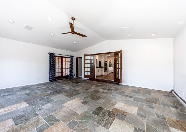 Building Photo - Cozy Home Centrally located Colorado Sprin...
