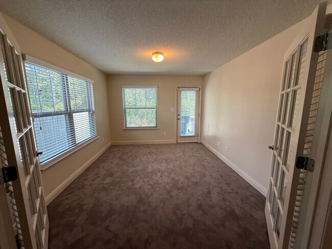 Building Photo - Pensacola - Weatherstone - 4 bedroom, 2.5 ...