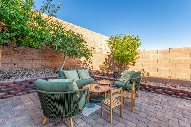 Building Photo - MODERN DESIGNED 4-BED, 3-BATH HOME IN SOUT...