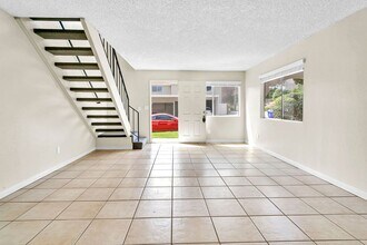 Building Photo - Spacious three bedroom with office in Prime UTC/UCSD Location! Available immediately!