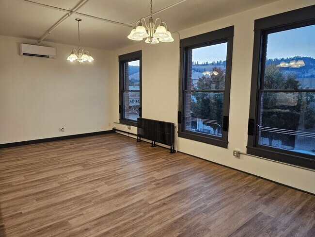 Building Photo - Genevieve Suites