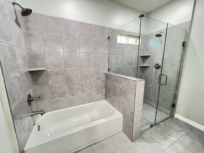 Building Photo - Lovely home for rent in Ennis, TX!