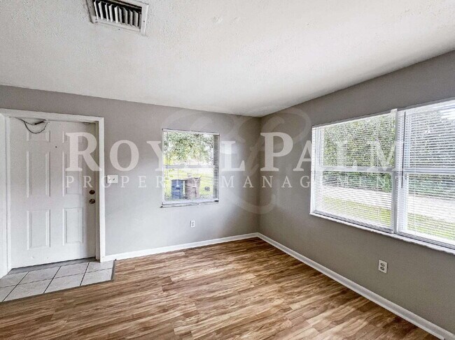 Building Photo - 1BR Fort Myers Home with Off-Street Parking – Budget-Friendly. Bold Personality. Big Cozy Energy....