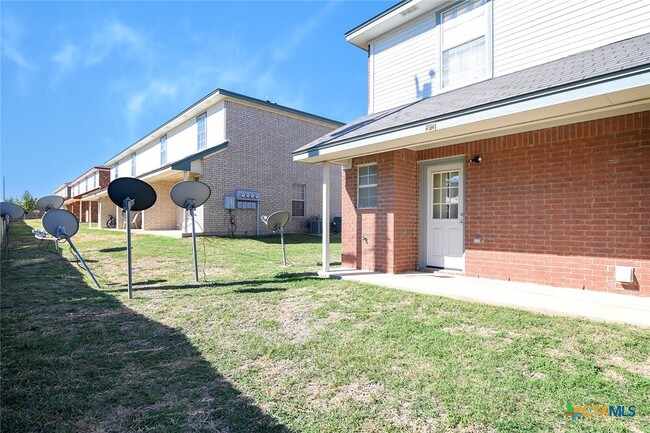 Building Photo - 1500 Bacon Ranch Rd