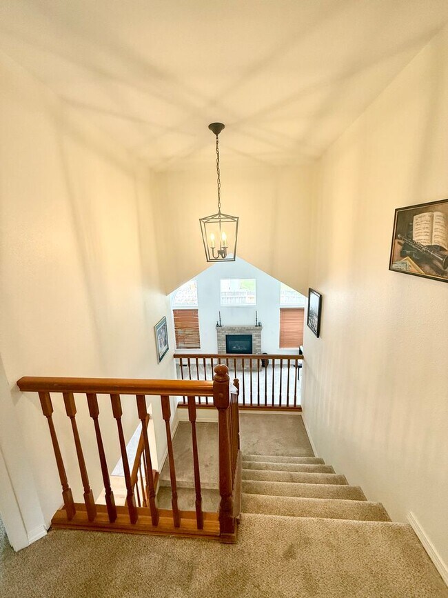 Building Photo - Must-see house in Poulsbo Forest Rock Hill...
