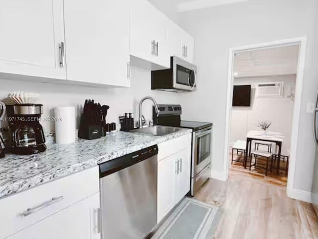 Building Photo - 308 NE 8th Ct