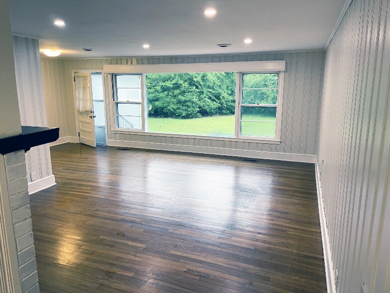 Building Photo - 657 Wildwood Rd