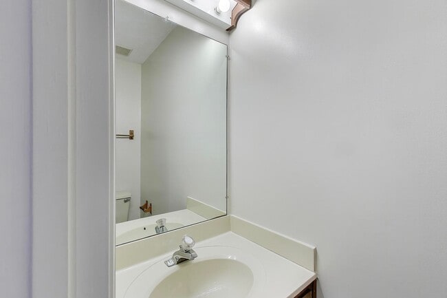 Building Photo - Ellicott City townhome for you!