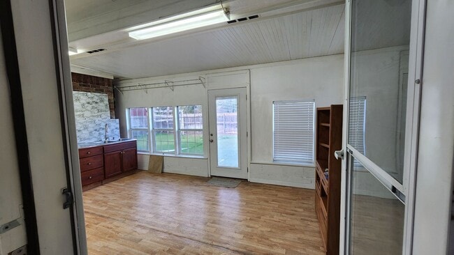 Building Photo - 4/2 in MIDWAY ISD