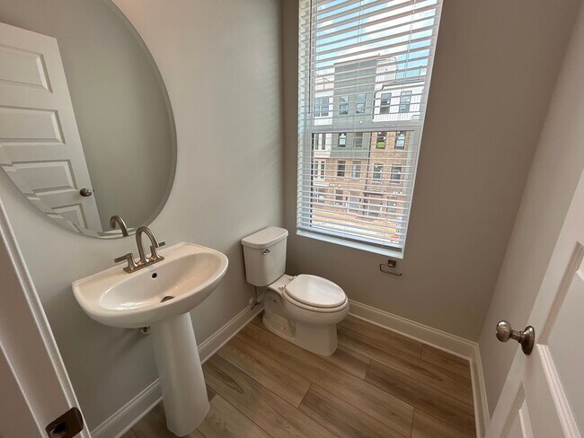 Building Photo - Luxury Condo in Raleigh - 3 beds|2.5 baths...