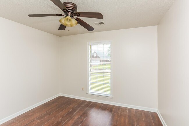 Building Photo - 4111 Meadow Ct Dr