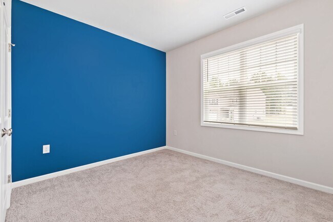 Building Photo - 413 Sunny Flds Dr