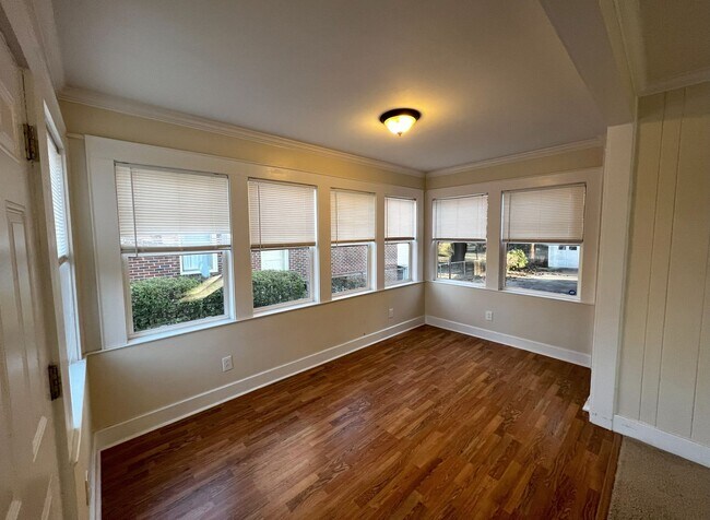 Building Photo - FOR RENT IN ARDMORE!!